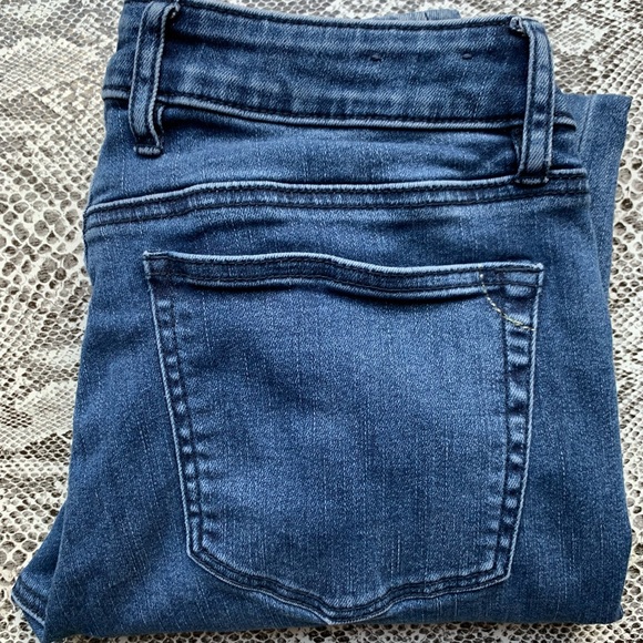 Women’s 27x31 Tommy Bahama Denim Jeans Tapered Ankle Skinny Fit Mid Rise - Picture 3 of 4